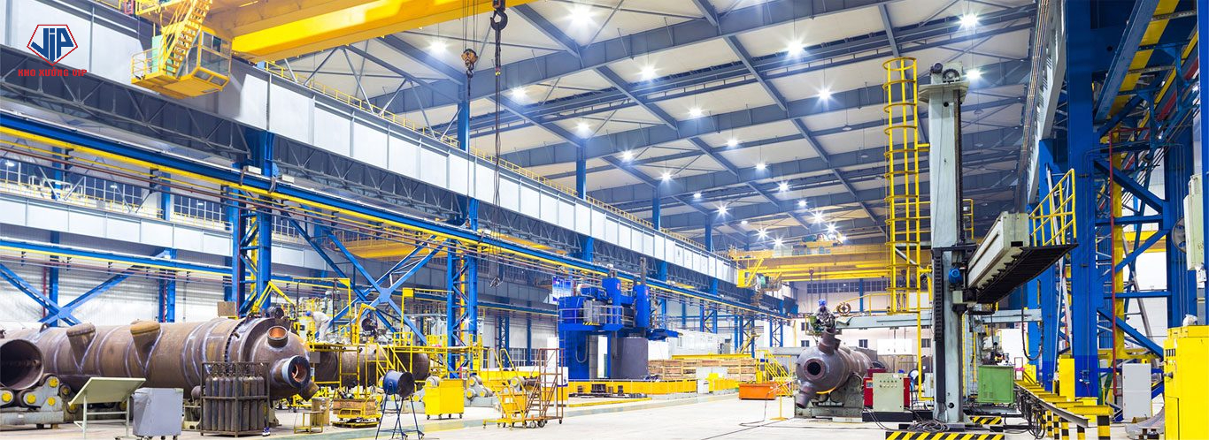 Bên trong một khu sản xuất hóa nhất trong KCN