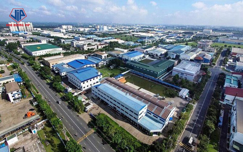 Vị trí trụ sở nằm trong khu công nghiệp giúp tiết kiệm thời gian di chuyển