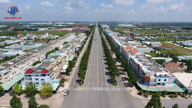 Quốc lộ 13 là tuyến đường chính kết nối trực tiếp đến KCN Bàu Bàng