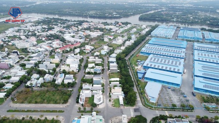 Lệ phí trước bạ được tính bằng 0,5% giá trị chuyển nhượng hoặc giá trị tài sản theo khung giá của UBNN tỉnh