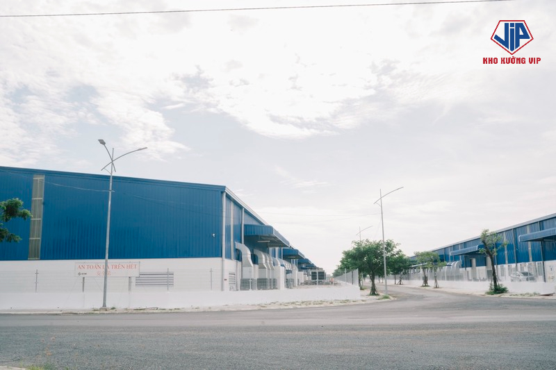 Giá thuê và chi phí dịch vụ ảnh hưởng trực tiếp đến tổng chi phí vận hành